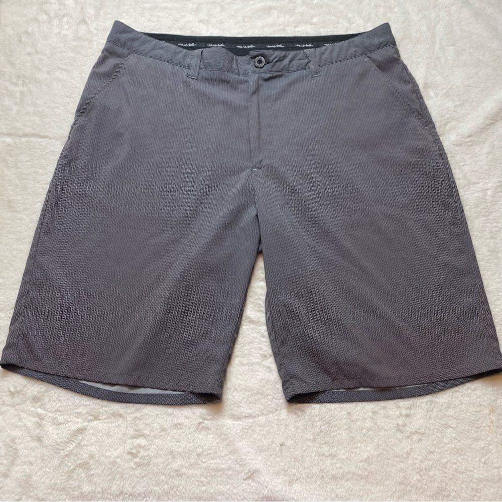 Travis Mathew Black Gray Design Shorts Size 36
